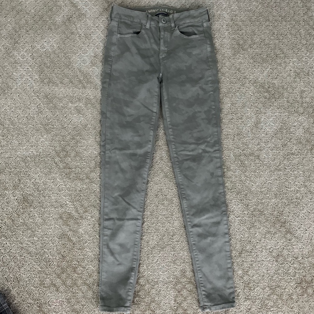 medium rise light camo jeggings